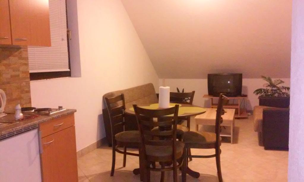 Apartment Laura Gračac Esterno foto